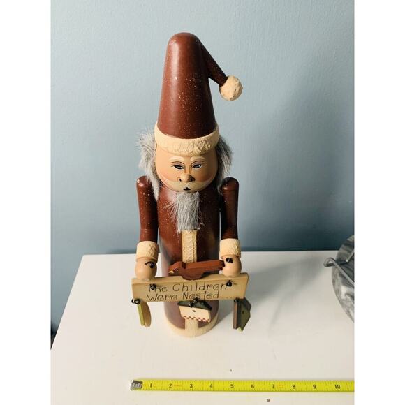 Vintage 15” Workbench Folk Art ‘The Children Were Nested’ Wooden Nutcracker 2003 - Picture 7 of 10